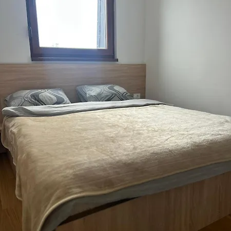 Sm - 2 Bedrooms *